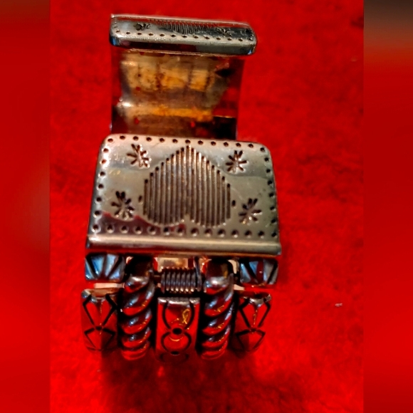 Brighton Silvertone heart design pattern size 7 Cuff Bracelet. - Picture 4 of 7